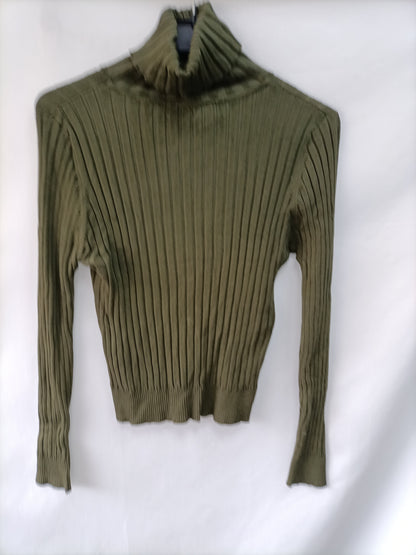 ZARA. Green ribbed top Tl