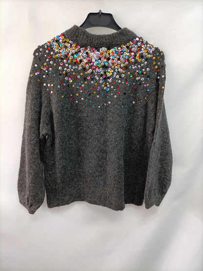 ZARA. Jersey gris lentejuelas y T.m