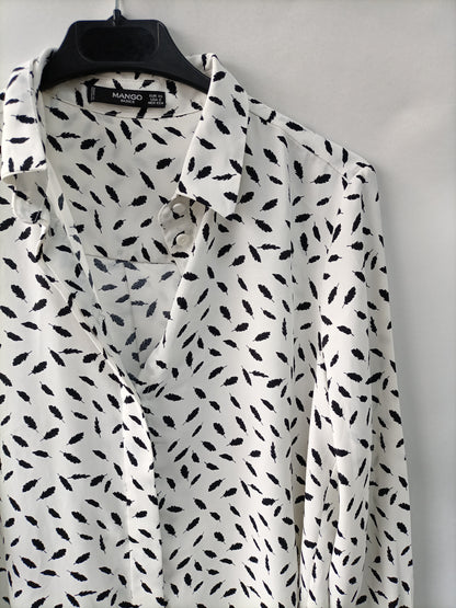 MANGO. Blusa blanca plumas  T.xs