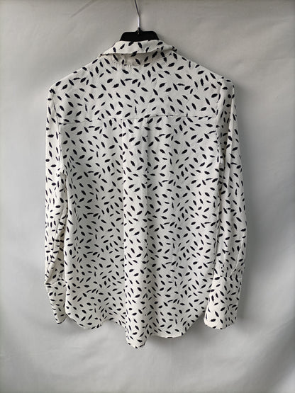 MANGO. Blusa blanca plumas  T.xs