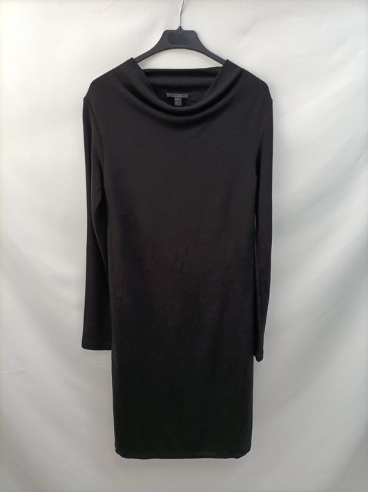 COS. Vestido negro midi  T.xs