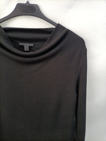 COS. Vestido negro midi  T.xs