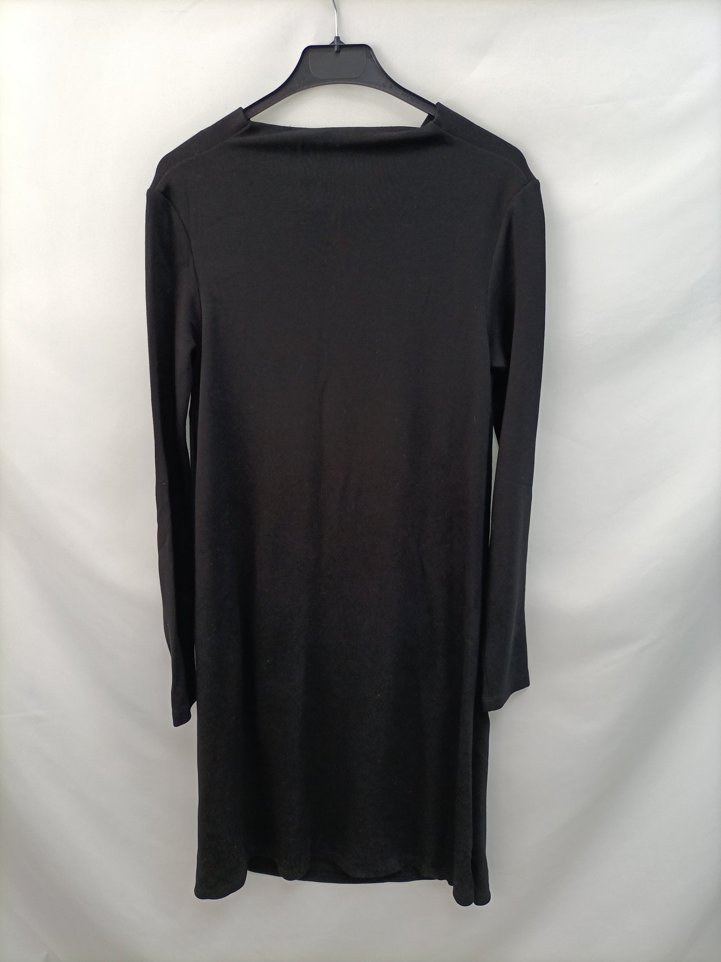 COS. Vestido negro midi  T.xs