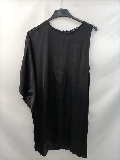 ZARA. Asymmetrical black dress Tm