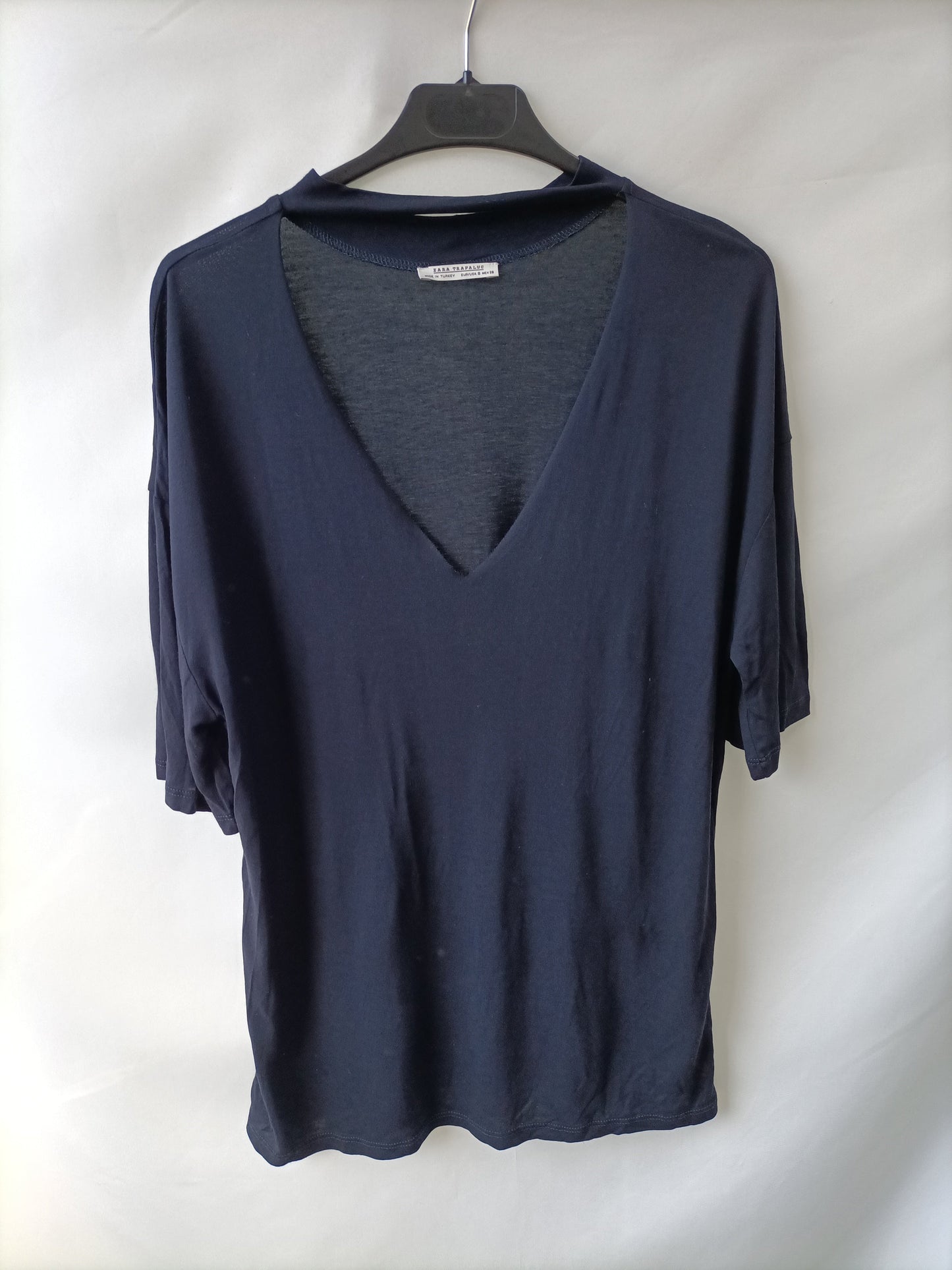 ZARA. Camiseta azul choquer T.s