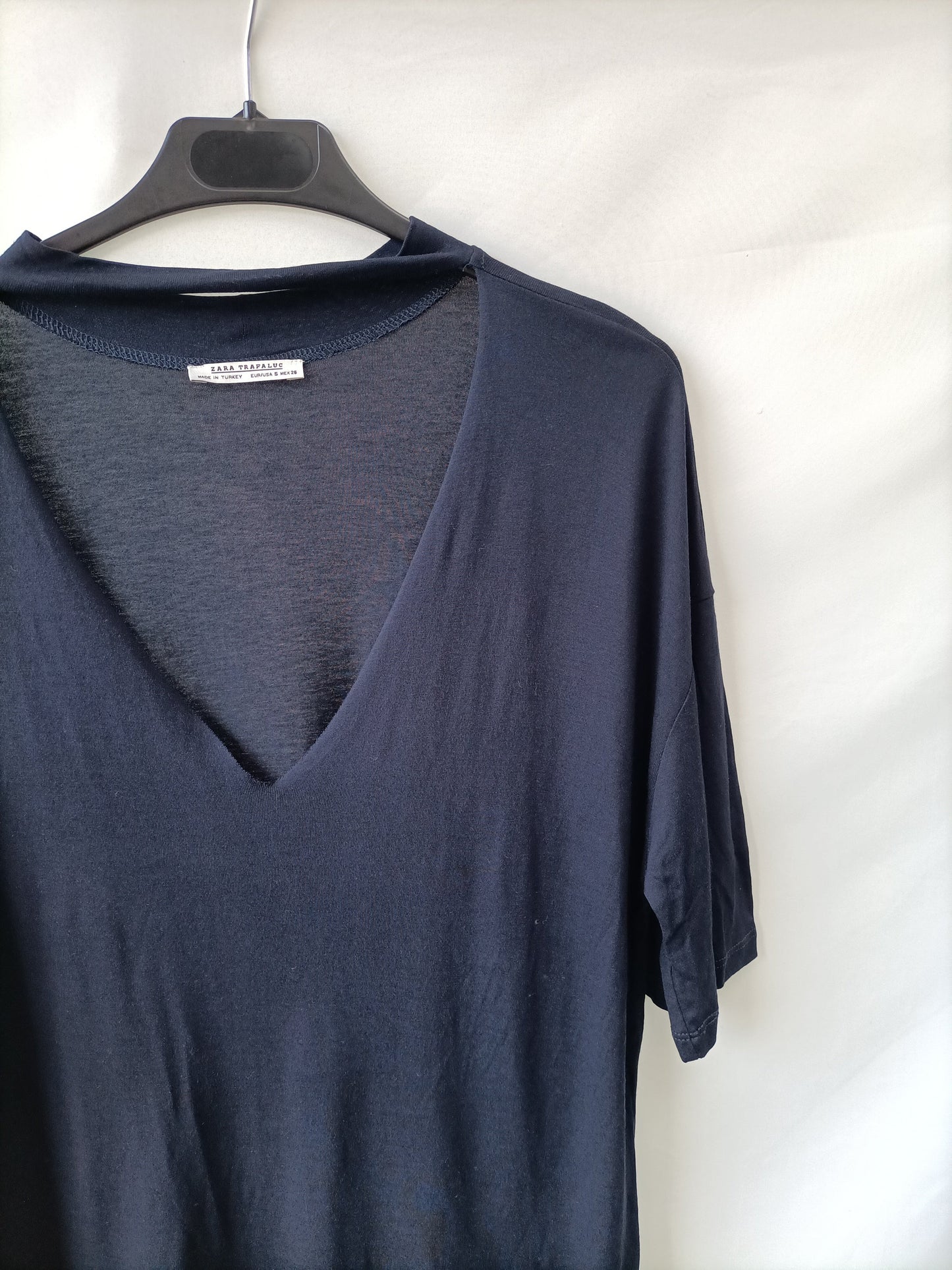 ZARA. Camiseta azul choquer T.s