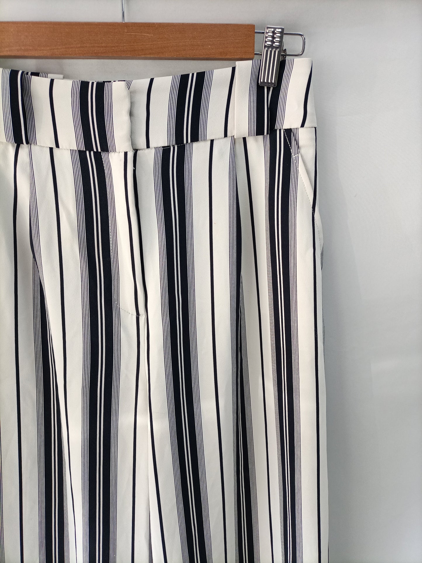 H&amp;M. Striped palazzo pants S.34