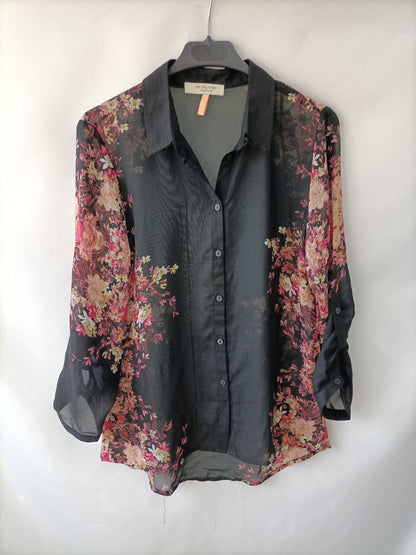 BERSHKA. Black floral blouse Tl