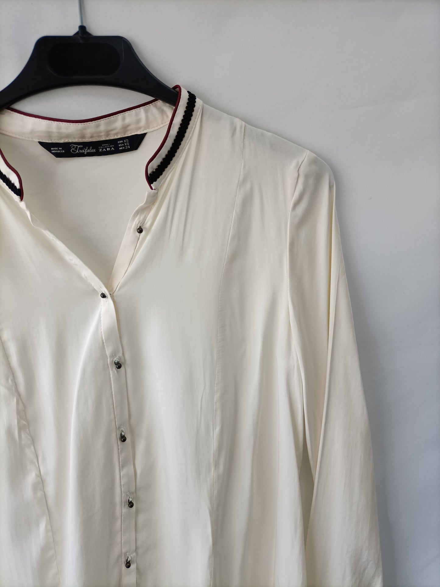 ZARA. Blusa beige fluida T.xs