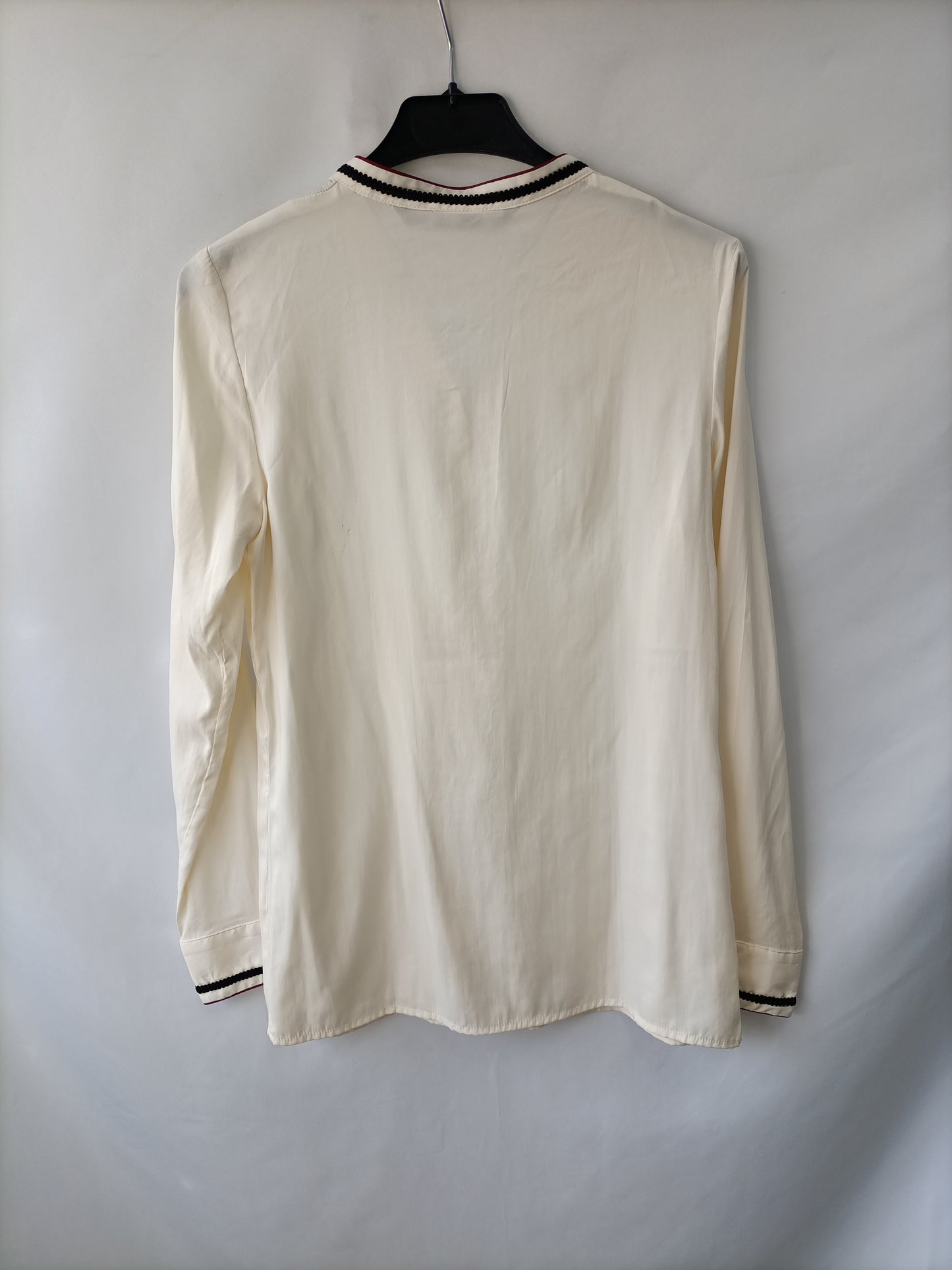 ZARA. Blusa beige fluida T.xs