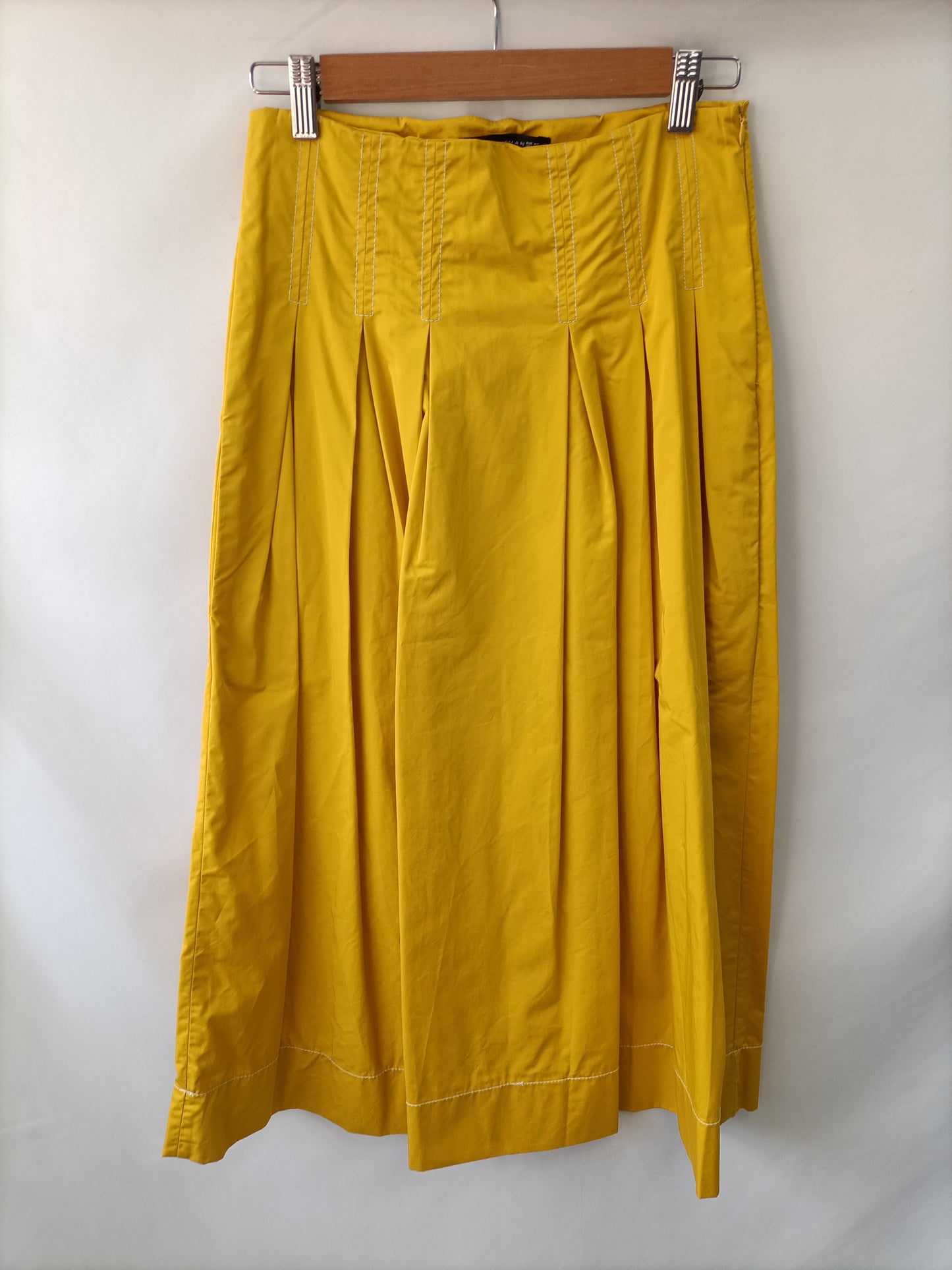ZARA. Falda midi amarilla   T.xs