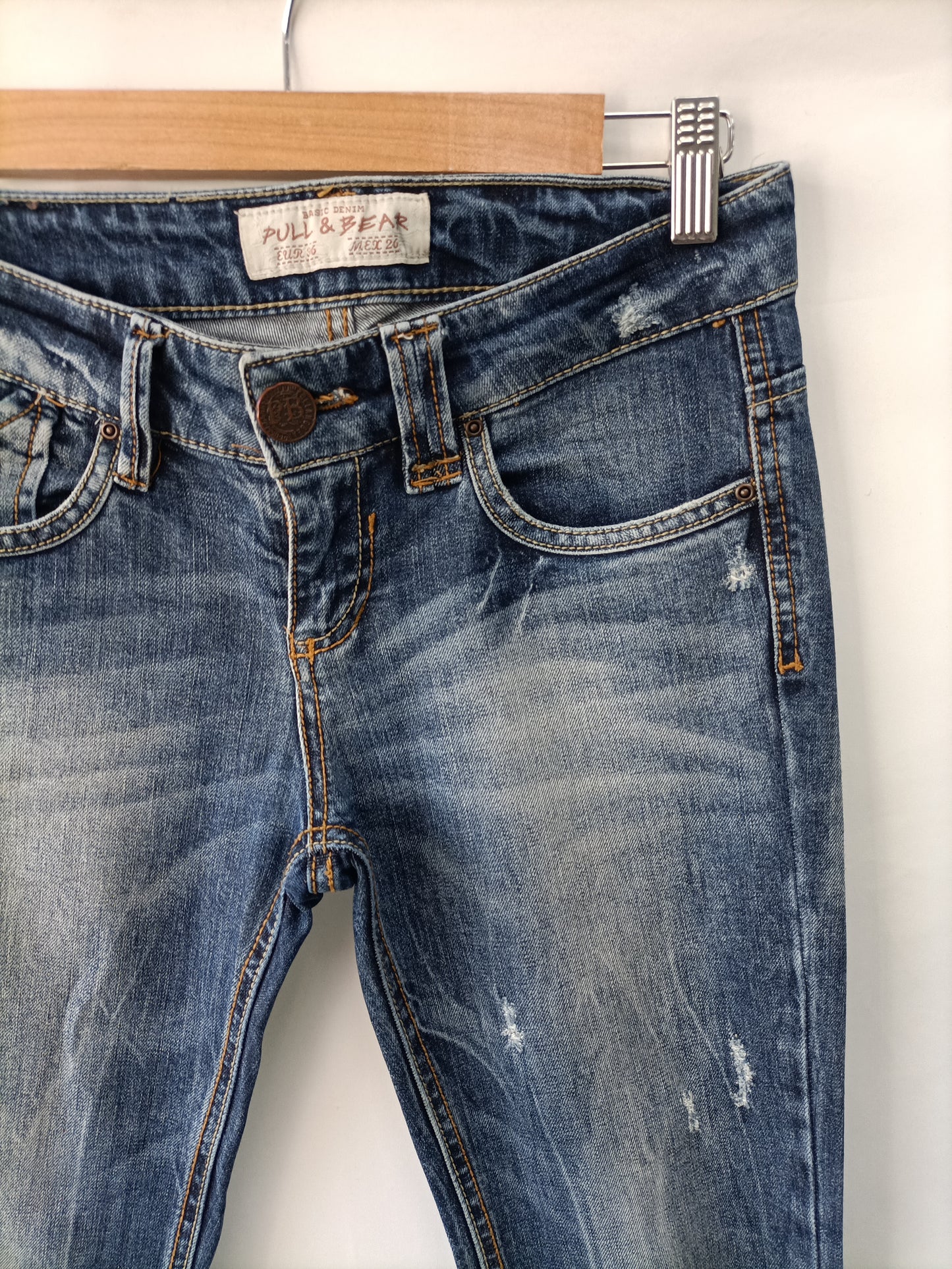 PULL&BEAR. Pantalón efecto lavado T.36