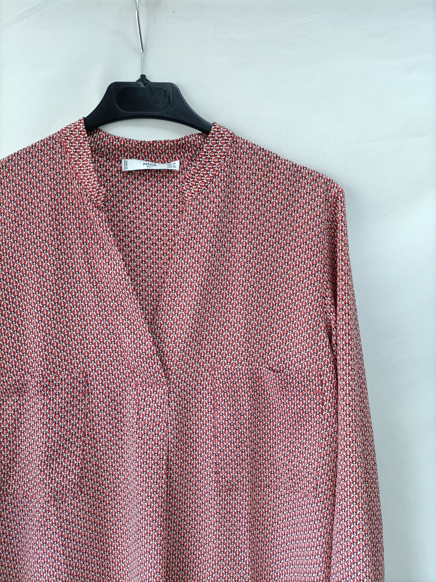 MANGO. Blusa roja estampada