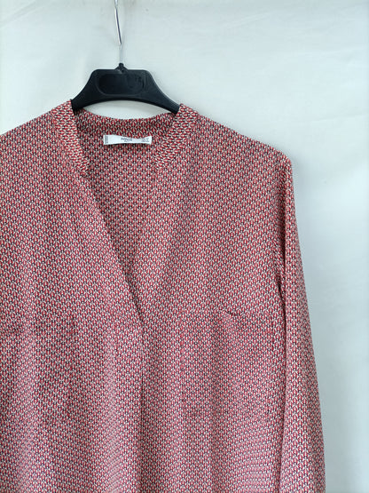 MANGO. Blusa roja estampada
