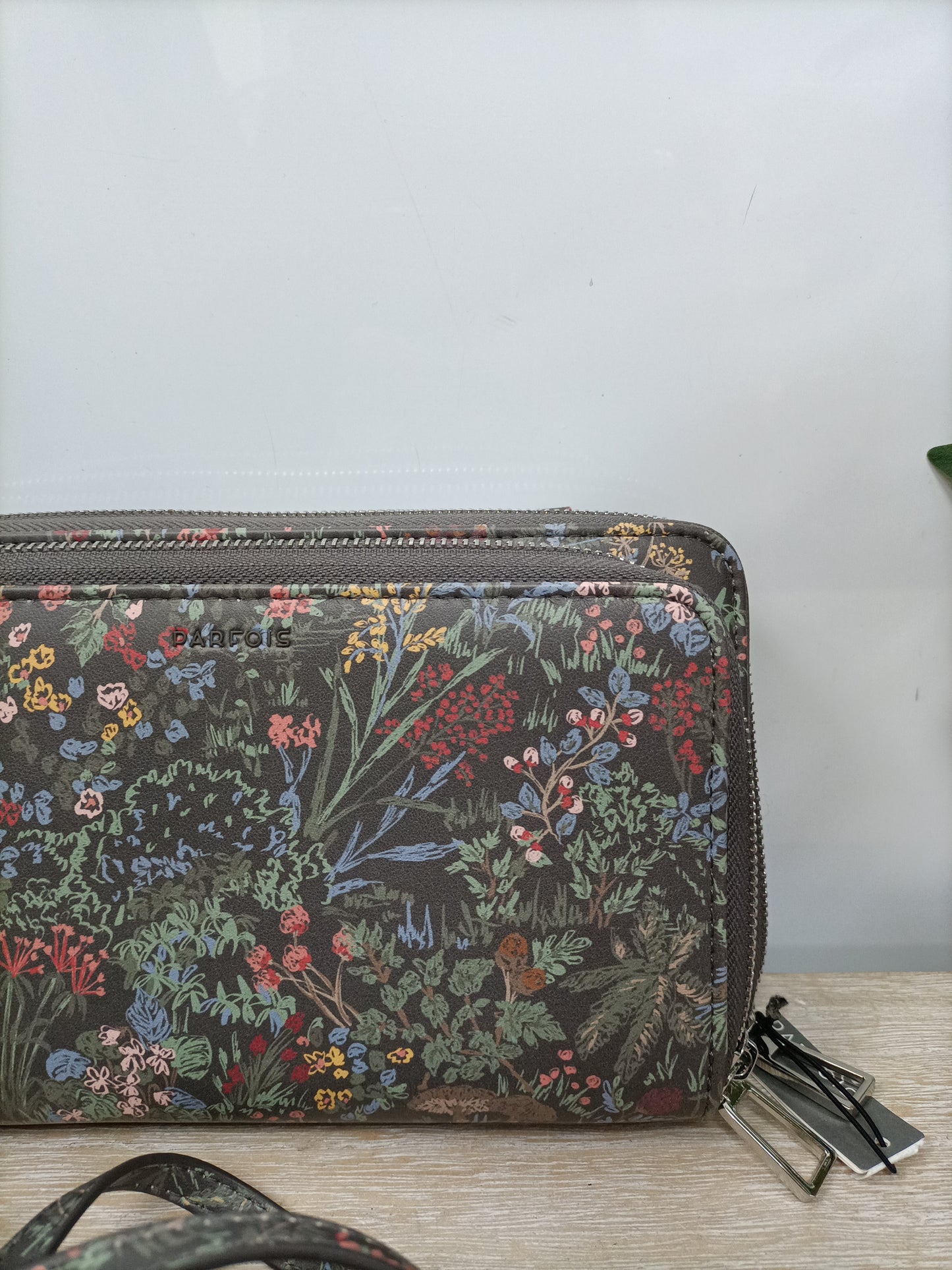 PARFOIS. Bolso gris flores