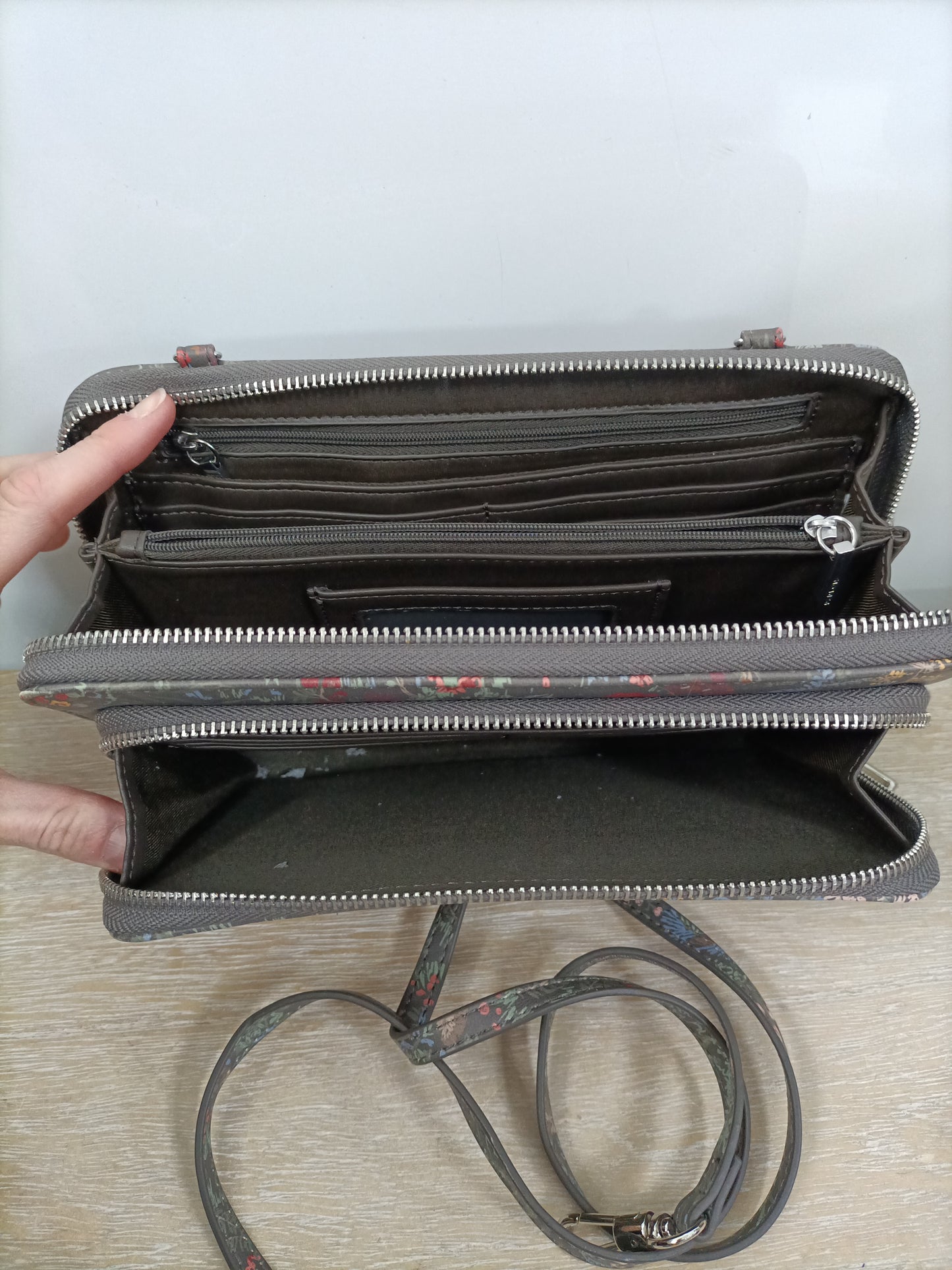 PARFOIS. Bolso gris flores