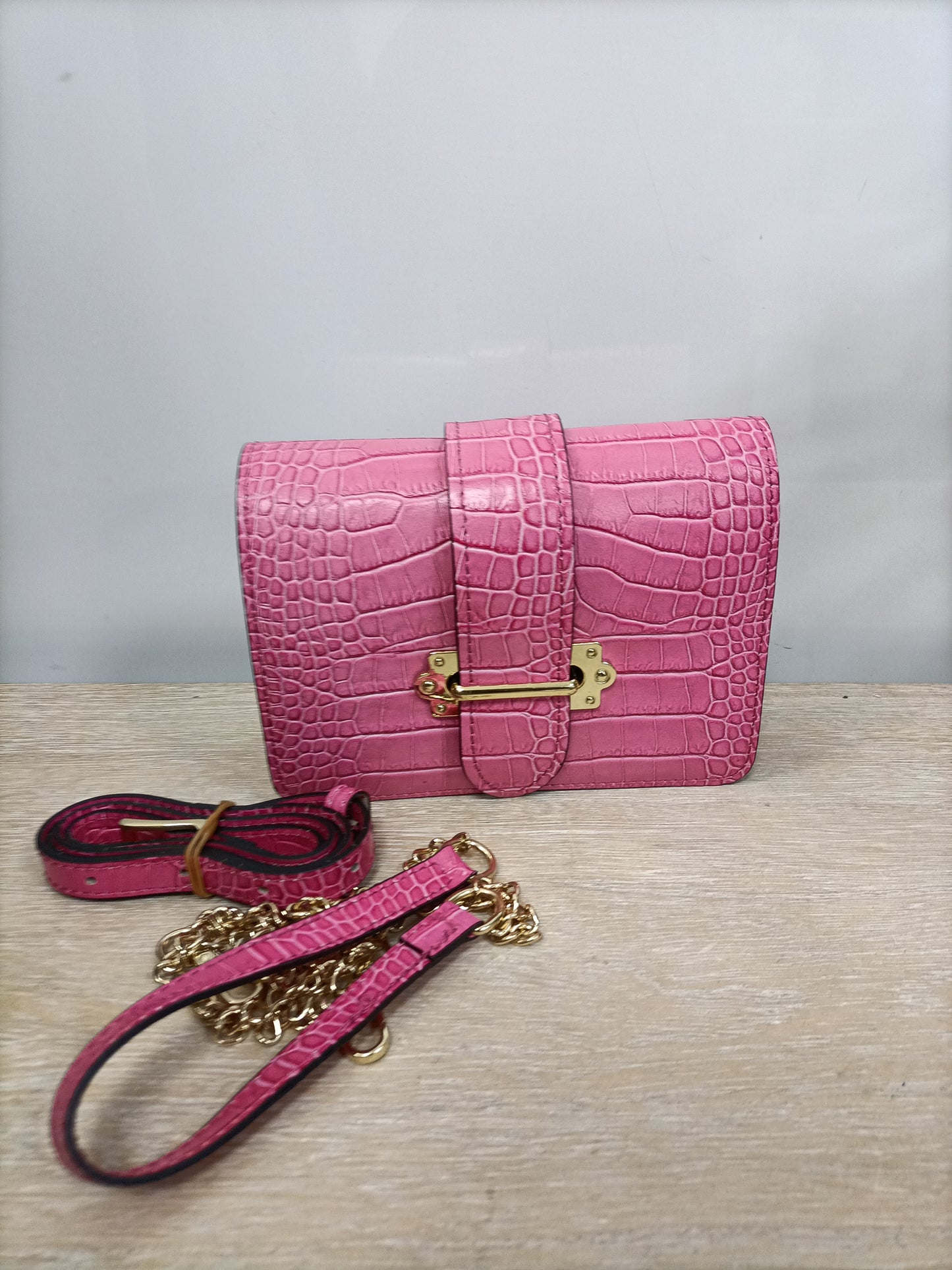 GENUINE LEATHER. Bolso rosa piel
