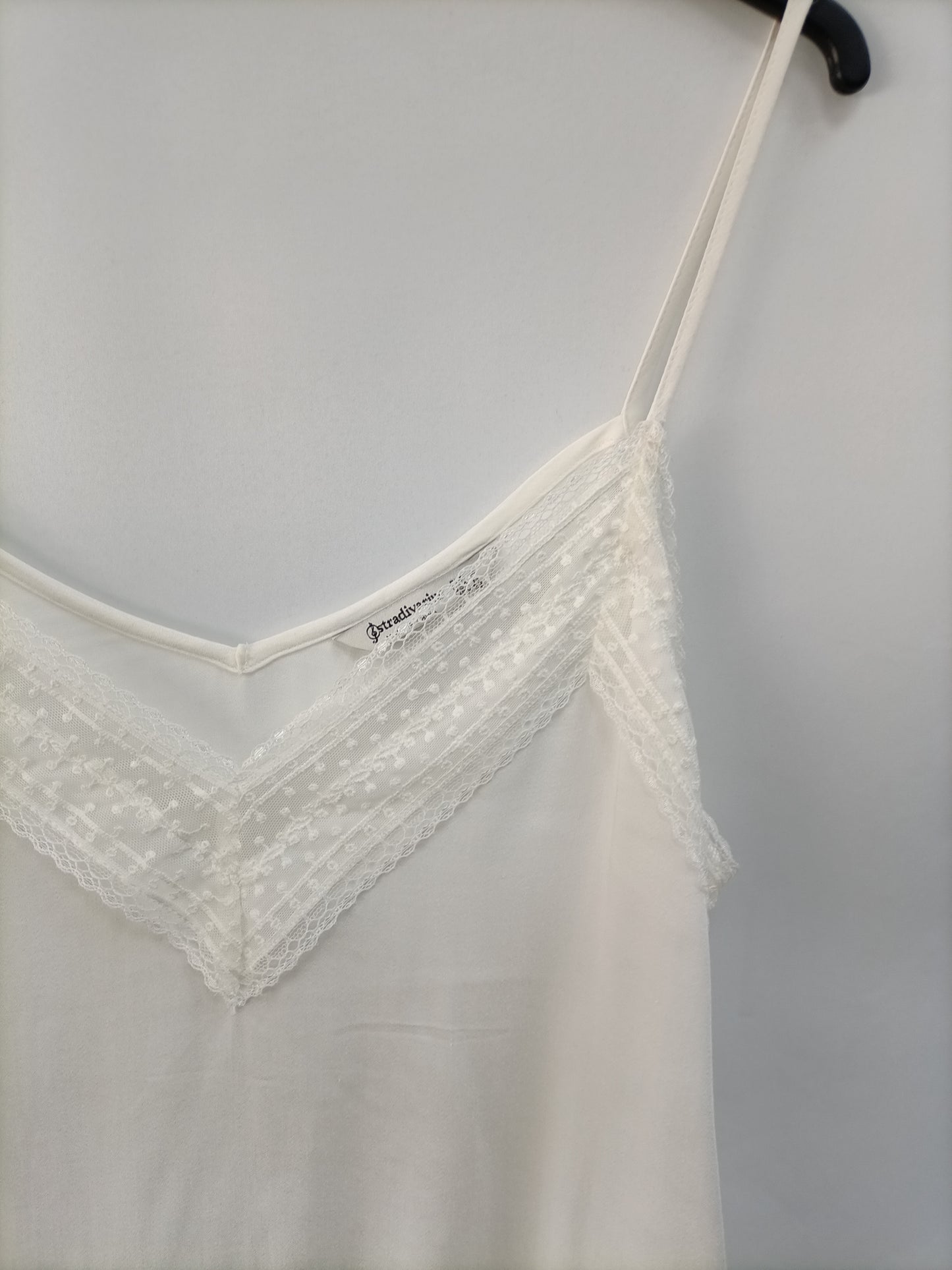 STRADIVARIUS. Top lencero blanco T.m
