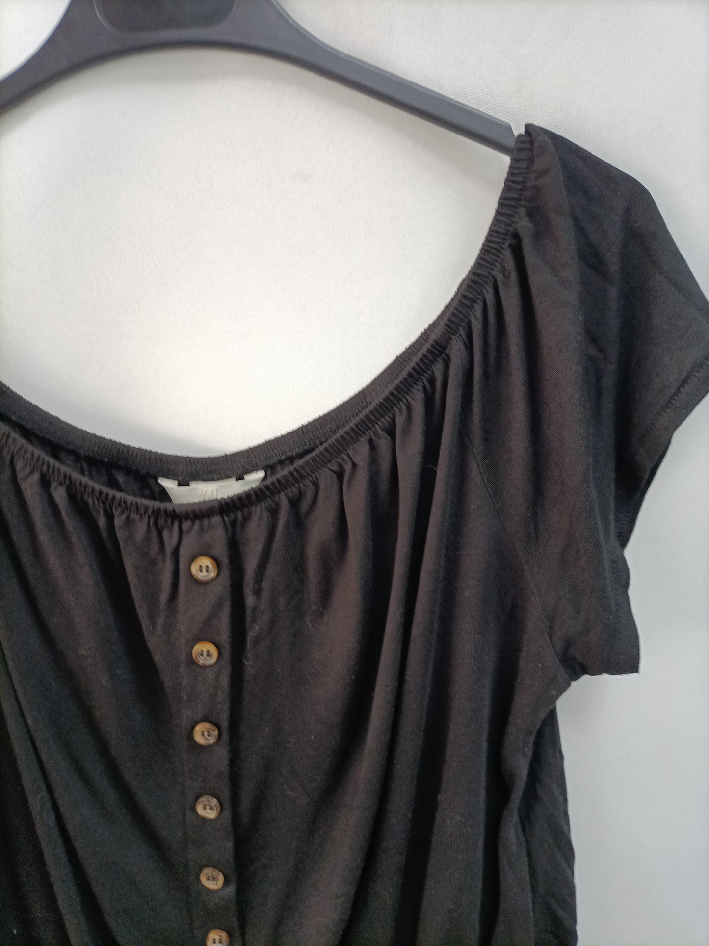 H&M. Top negro botones T.m