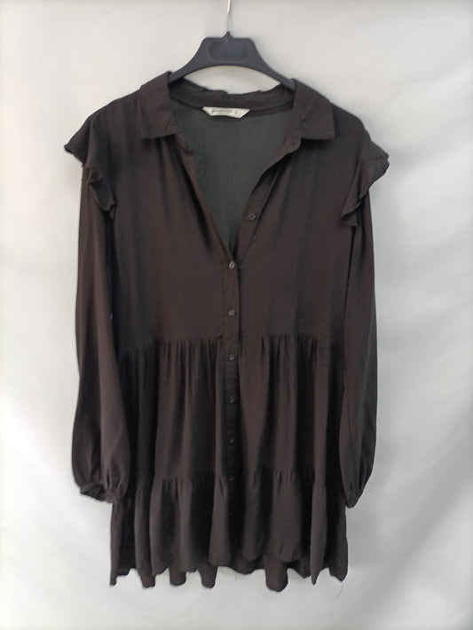 STRADIVARIUS. Vestido negro camisero T.l