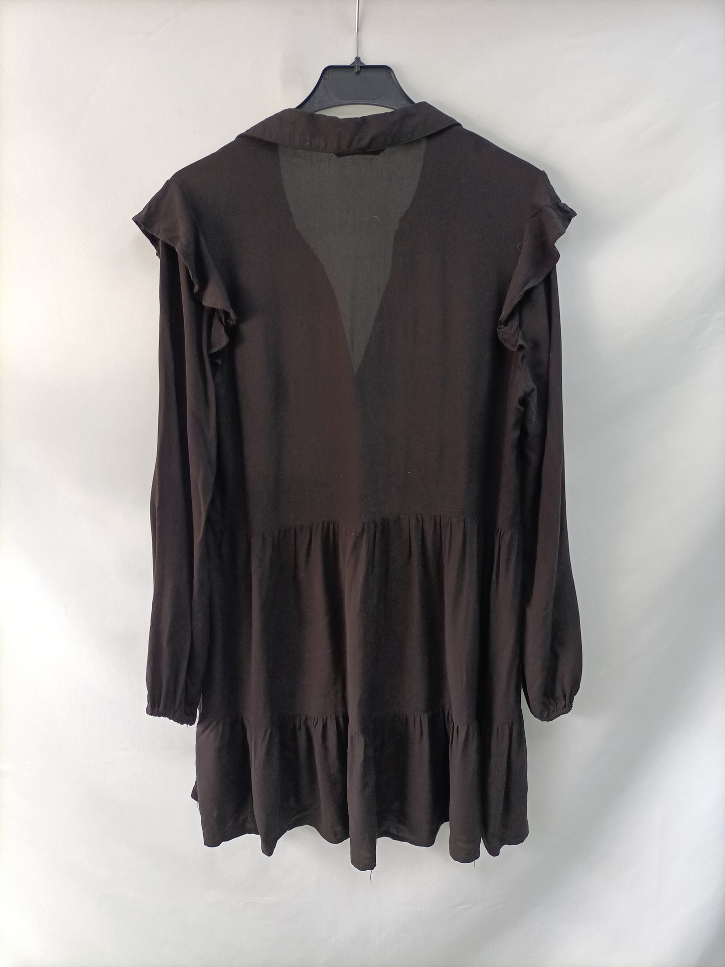 STRADIVARIUS. Vestido negro camisero T.l