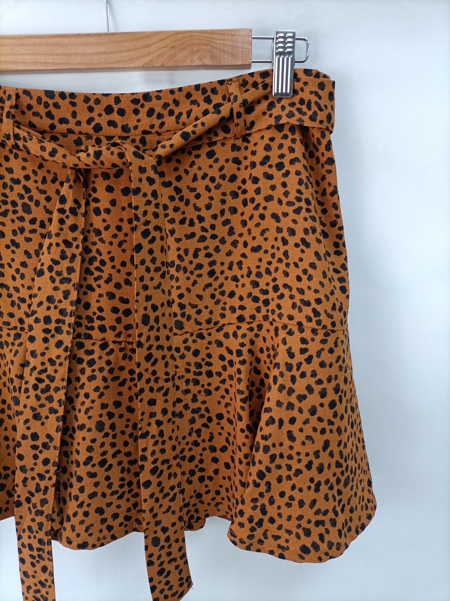 STRADIVARIUS. Falda pantalón print T.l