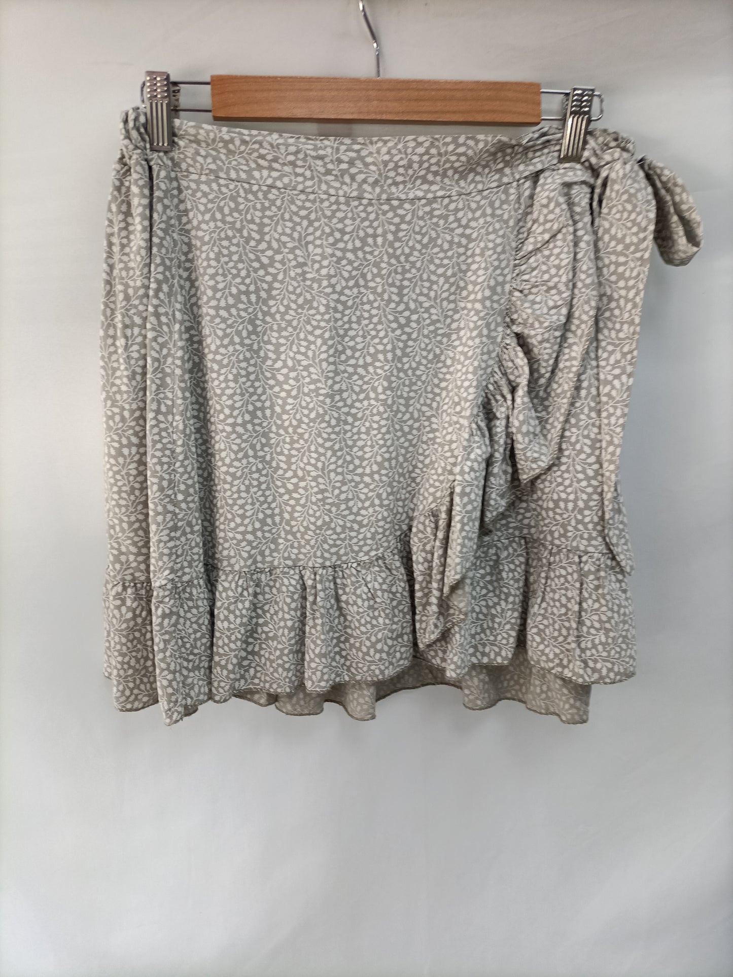 OTRAS. Falda gris florecitas T.u(m)