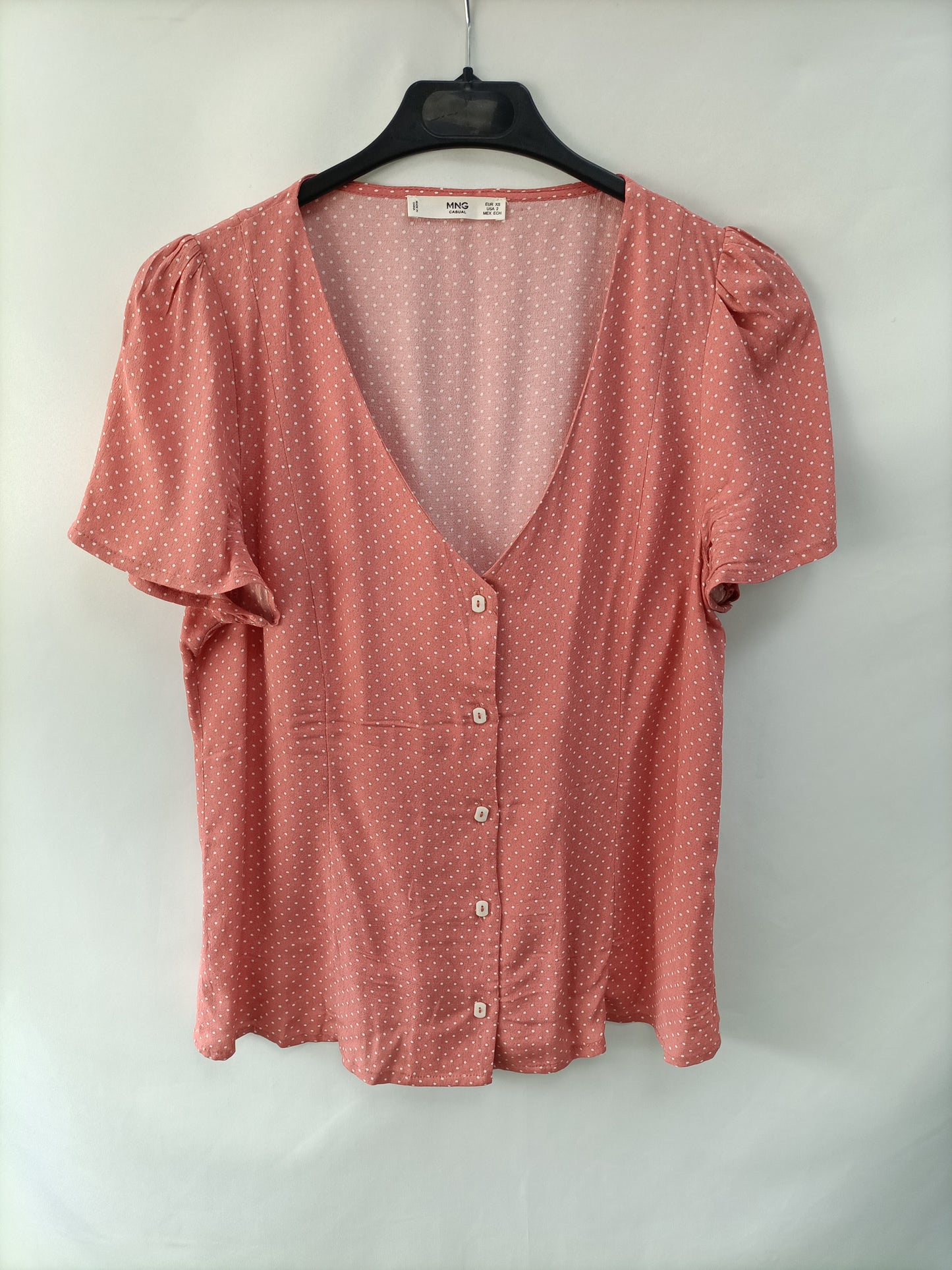 MANGO. Blusa salmón lunares T.xs