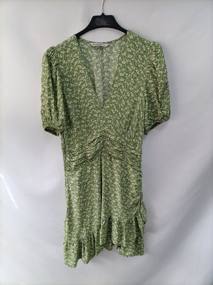 STRADIVARIUS. Vestido verde flores T.l