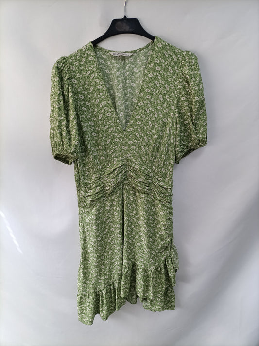STRADIVARIUS. Vestido verde flores T.l