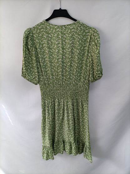 STRADIVARIUS. Vestido verde flores T.l