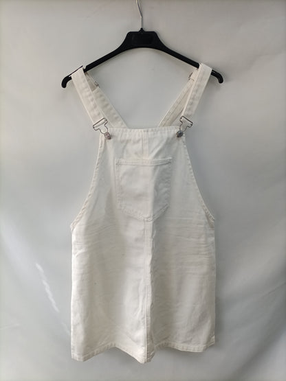 STRADIVARIUS. White denim overalls T.40