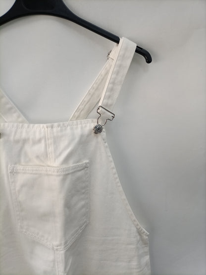 STRADIVARIUS. White denim overalls T.40