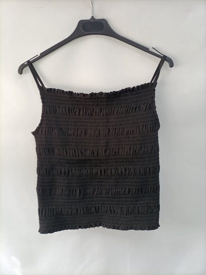 H&M. Top negro nido abeja T.m