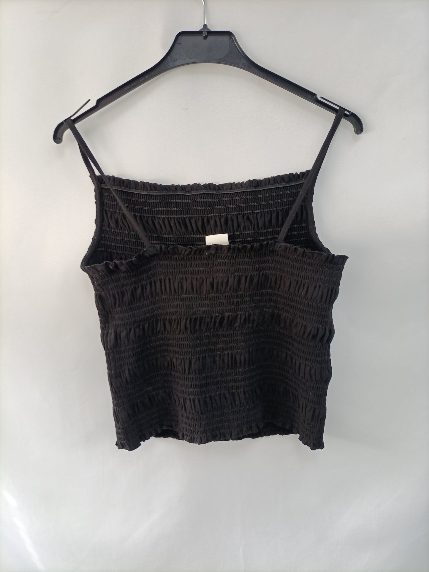 H&M. Top negro nido abeja T.m