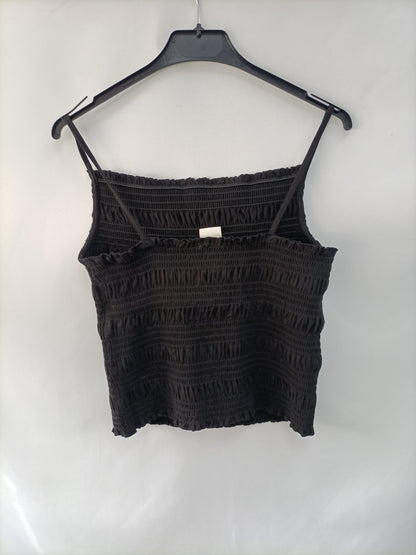 H&M. Top negro nido abeja T.m