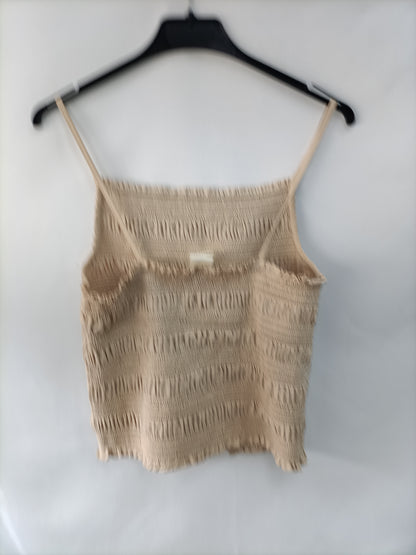 H&M. Top beige nido abeja T.m