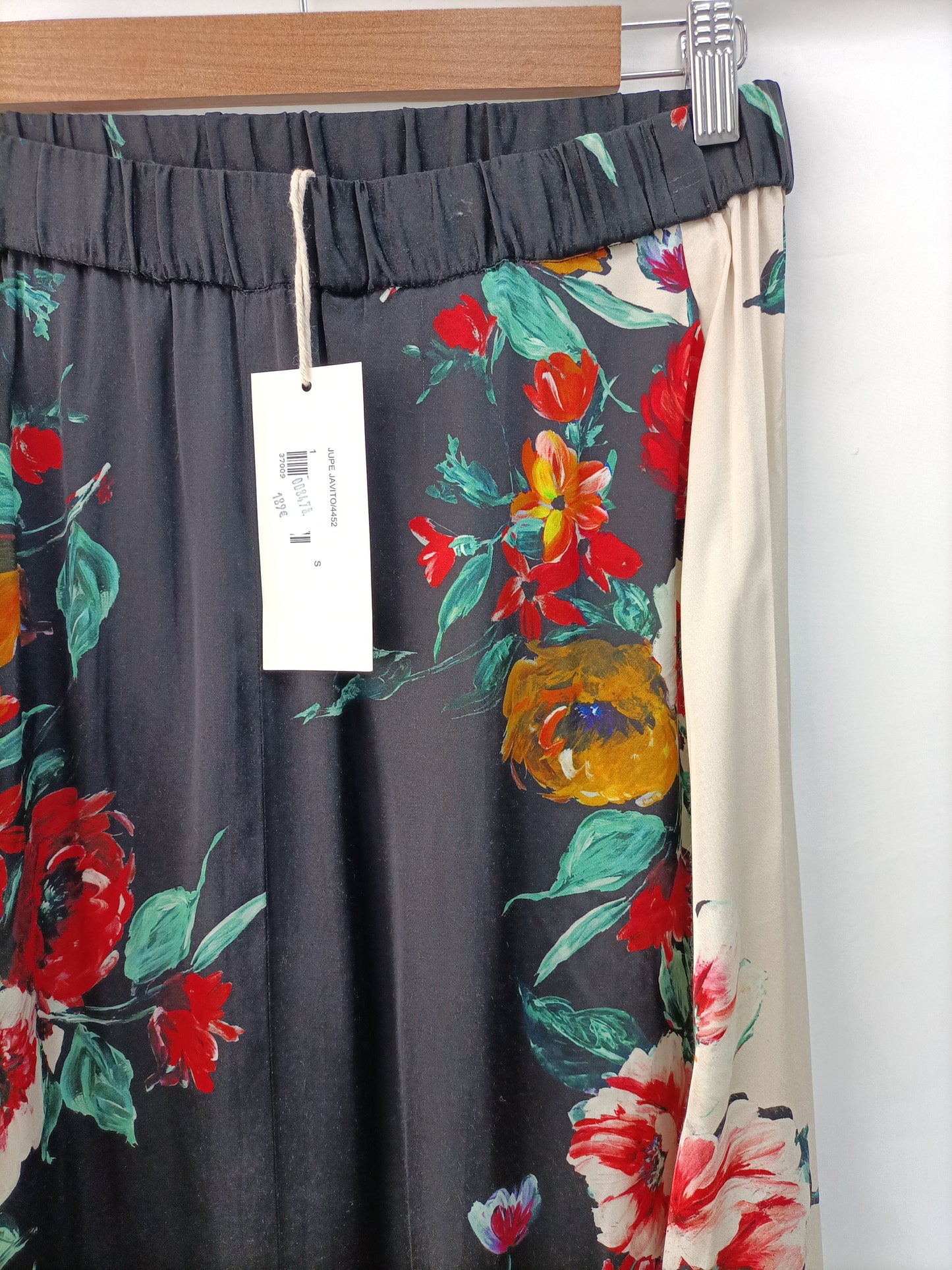 DIEGA. Falda beige flores T.s