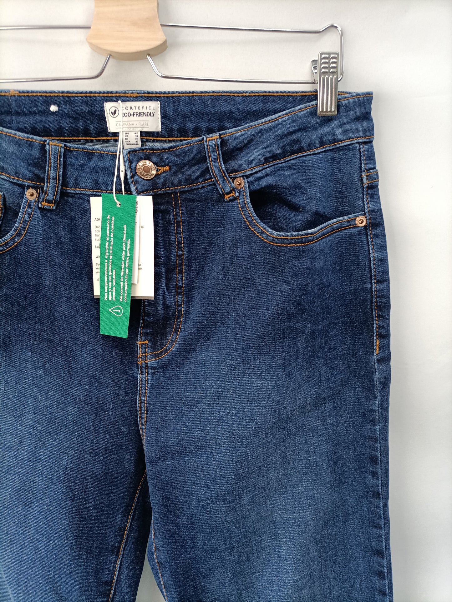 CORTEFIEL. Pantalón denim campana T.42