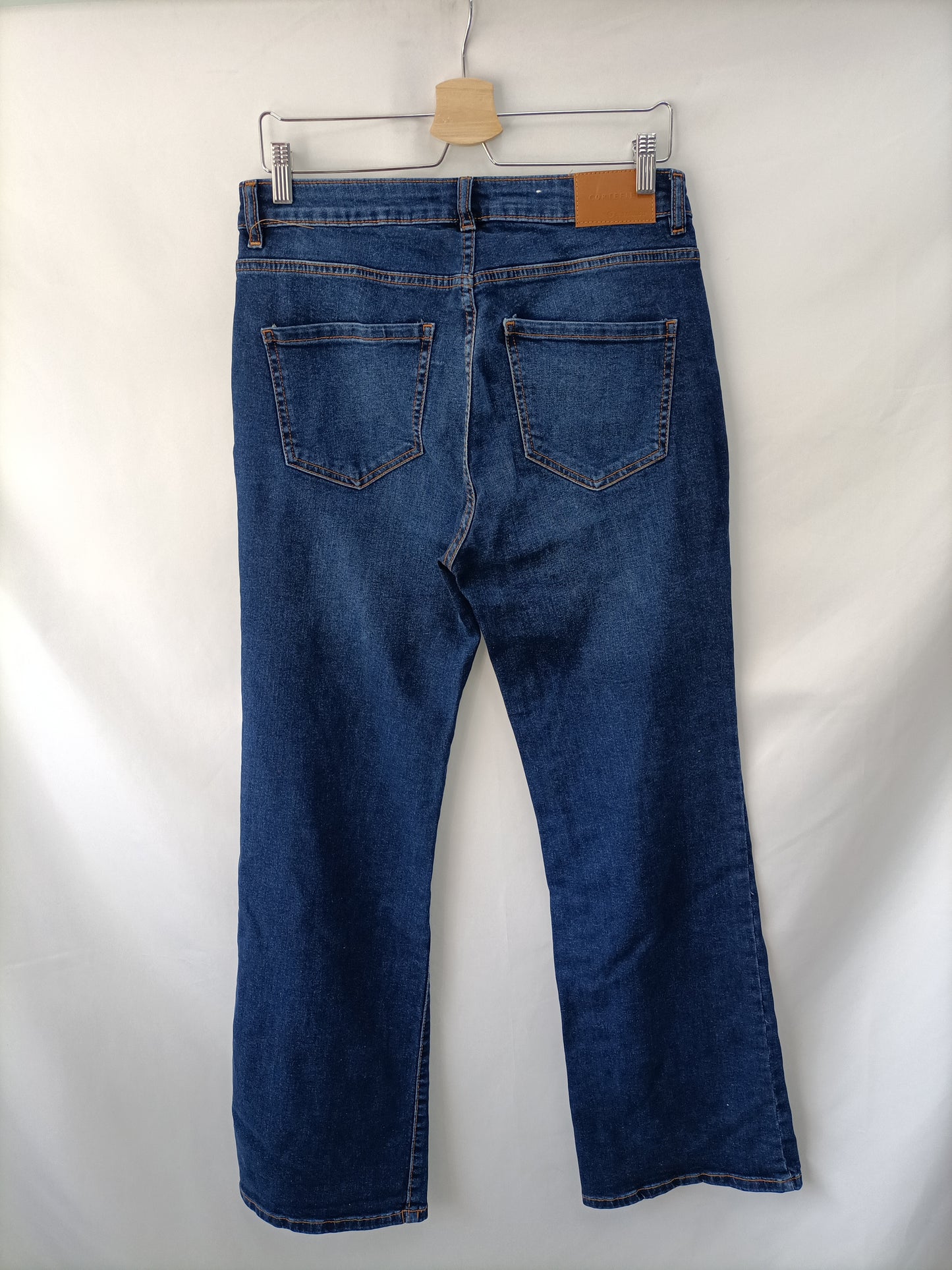 CORTEFIEL. Pantalón denim campana T.42