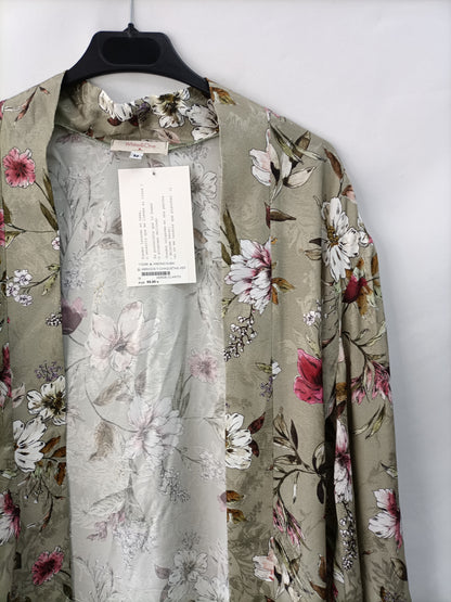 WHITE &ONE. Kimono verde flores  T.m