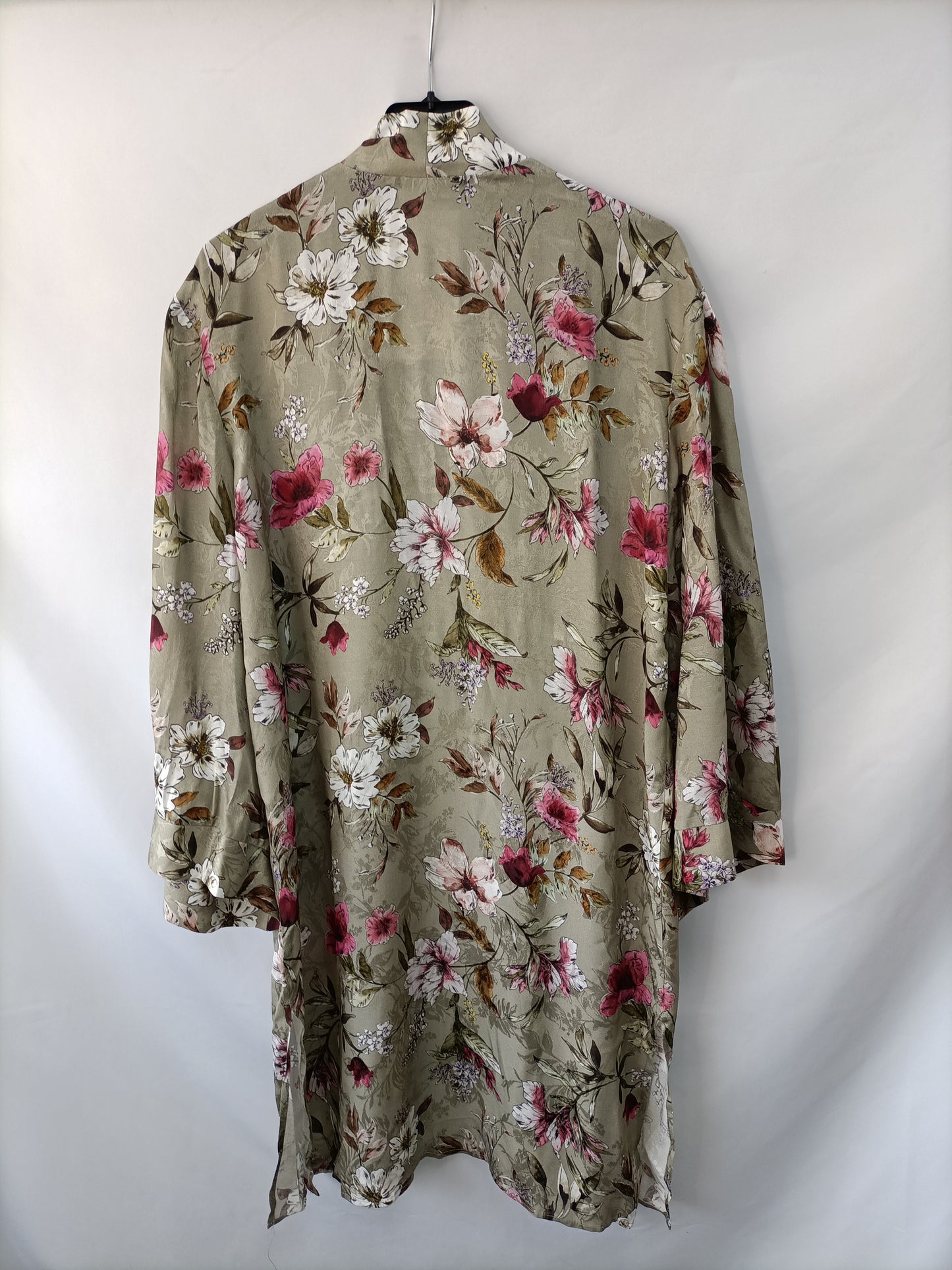 WHITE &ONE. Kimono verde flores  T.m