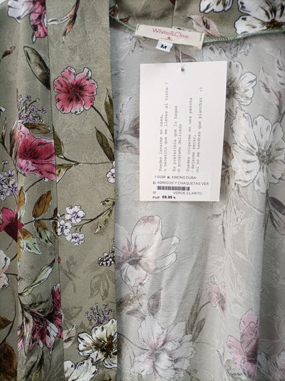 WHITE &ONE. Kimono verde flores  T.m