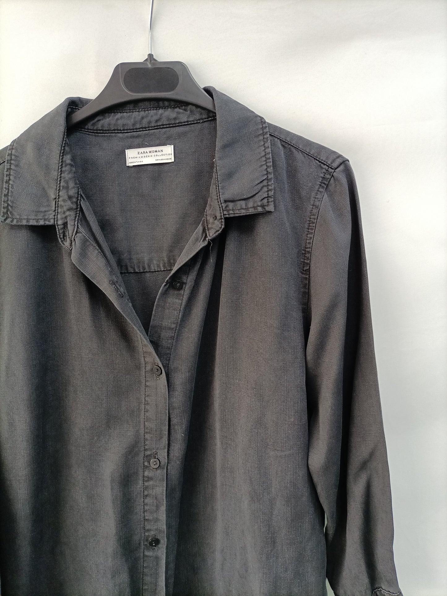 ZARA. vestido camisero negro T.m