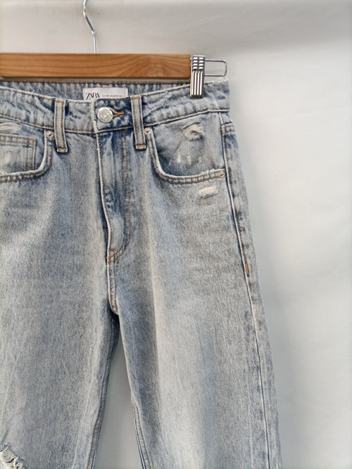 ZARA. Jeans efecto lavado T.32