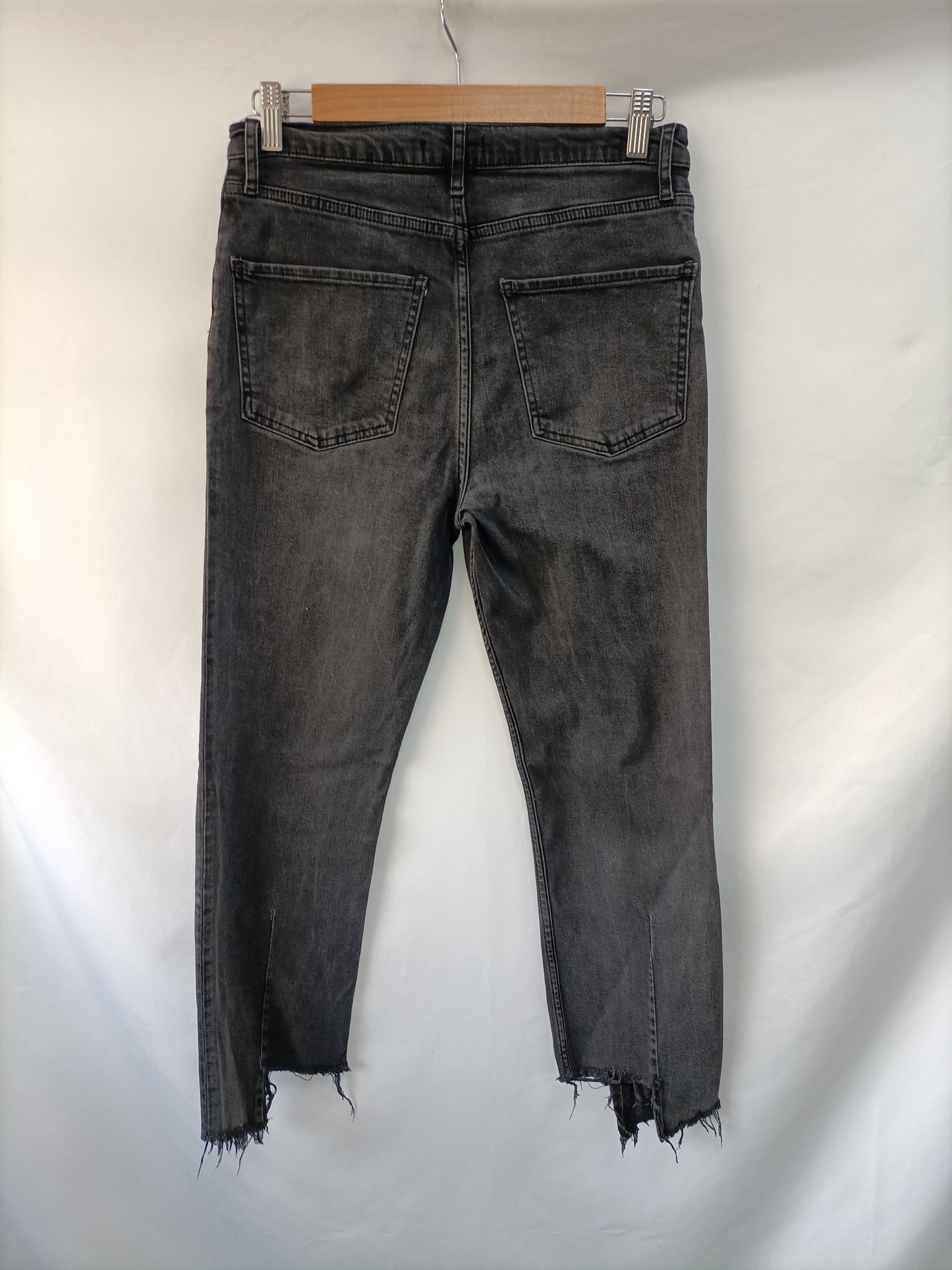 ZARA. Pantalón negro cremallera T.36