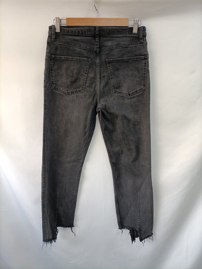 ZARA. Pantalón negro cremallera T.36