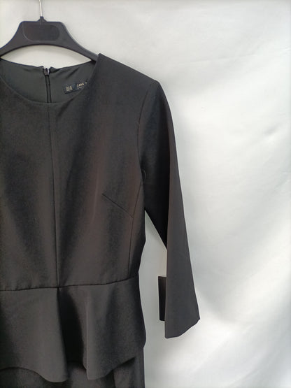 ZARA. Vestido negro volante T.xs