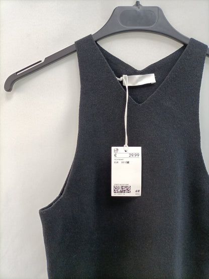 H&M. Top negro punto T.m
