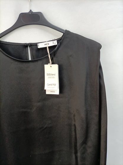 MANGO. Blusa negra hombreras T.m